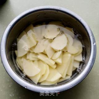 老干妈炒土豆片的做法步骤:3