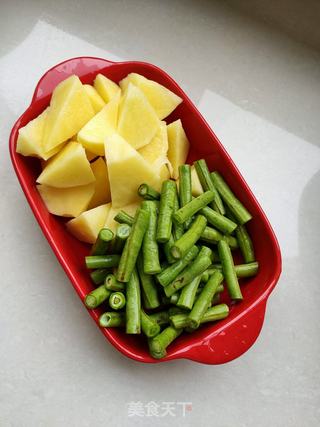 土豆炖鸡块的做法步骤:3