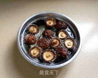 香菇酿肉的做法步骤：1