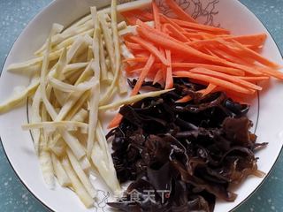 鱼香肉丝的做法步骤:2