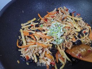 鱼香肉丝的做法步骤:9
