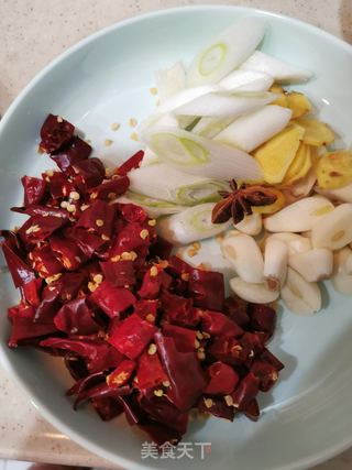 少辣版干锅鸡的做法步骤:2