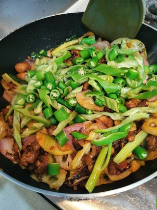 少辣版干锅鸡的做法步骤:10