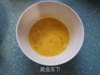 彩蔬酱油蛋炒饭的做法步骤：2