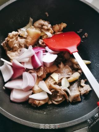 土豆烧鸡块的做法步骤:6