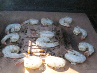 Charcoal Grill 木炭烧烤香草虾仁的做法步骤:6