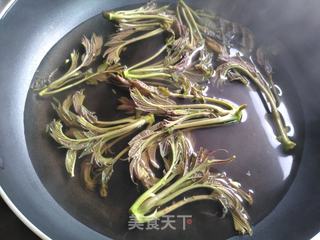 春日应季美食 香椿鸡蛋卷 的做法步骤:2