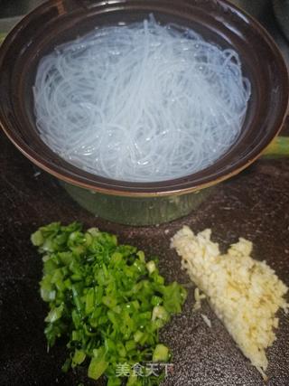 剁椒蒜蓉粉丝虾的做法步骤:3
