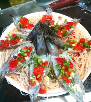 剁椒蒜蓉粉丝虾的做法步骤:7