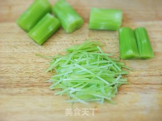“ 春日应季美食 ”莴笋炒肉的做法步骤:3