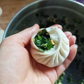 韭菜鸡蛋包子的做法步骤:11