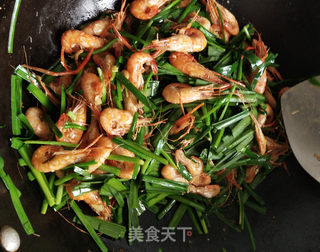 春韭菜炒河虾的做法步骤:7