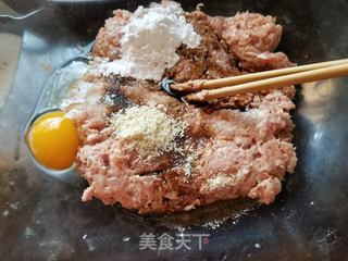 蒲公英猪肉馅包子的做法步骤:2
