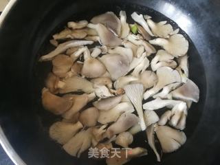 荷兰豆炒平菇的做法步骤：4