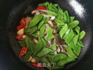 荷兰豆炒平菇的做法步骤：6