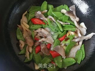 荷兰豆炒平菇的做法步骤：7