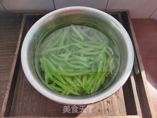 西芹炒虾仁的做法步骤:3