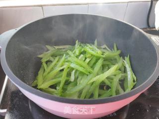 西芹炒虾仁的做法步骤:5
