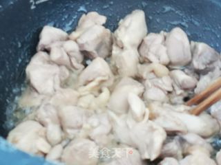 土豆烧鸡块的做法步骤:2