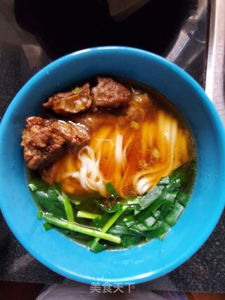 红烧肉韭菜汤面的做法步骤:7