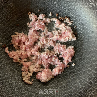 香辣过瘾的麻婆豆腐的做法步骤：2