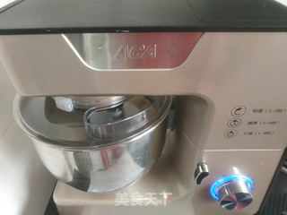 菠菜鸡蛋面的做法步骤:2