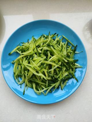 芝麻酱鸡肉丝拌面的做法步骤:3