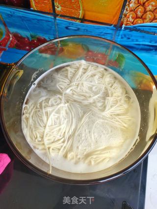 芝麻酱鸡肉丝拌面的做法步骤:5