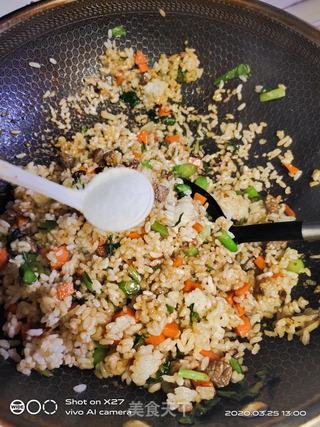 菜心牛肉炒饭的做法步骤:6