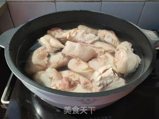 猪脚炖黄豆芽的做法步骤:2