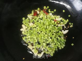 蒜苔炒榆钱的做法步骤：7
