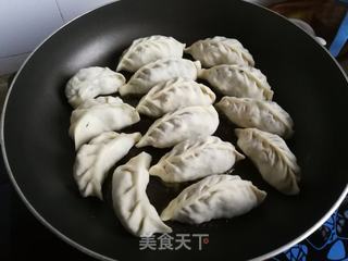虾仁三鲜煎饺的做法步骤:11