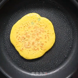 绿色健康蔬菜煎饼的做法步骤:12