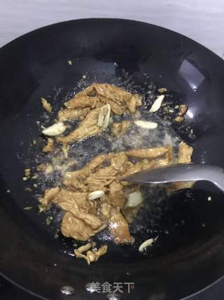 鸡胸肉炒芹菜的做法步骤:4