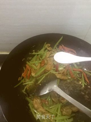 鸡胸肉炒芹菜的做法步骤：8