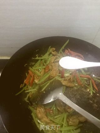鸡胸肉炒芹菜的做法步骤:8