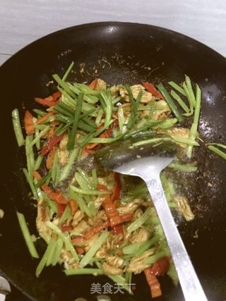鸡胸肉炒芹菜的做法步骤:9
