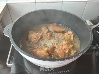 猪脚穿肠面的做法步骤:2