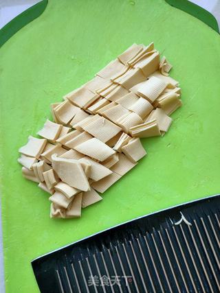 油泼香椿拌豆皮的做法步骤:5