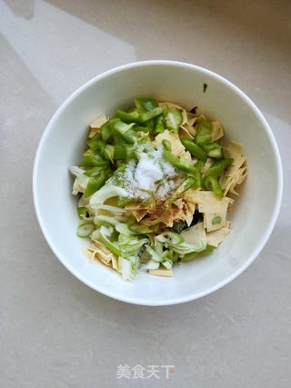 油泼香椿拌豆皮的做法步骤:11