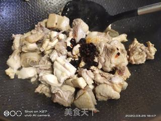 土豆焖鸡块的做法步骤:4