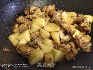 土豆焖鸡块的做法步骤:6