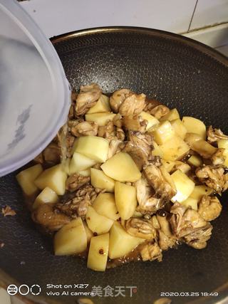 土豆焖鸡块的做法步骤:7