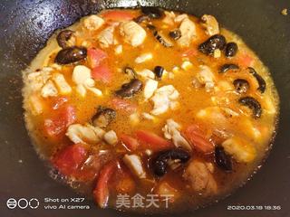 香菇西红柿焖鸡肉的做法步骤:6