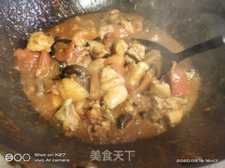香菇西红柿焖鸡肉的做法步骤:7