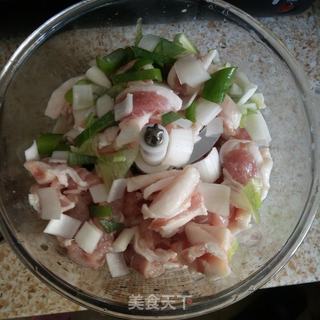 猪肉酸菜馅蒸饺的做法步骤:3