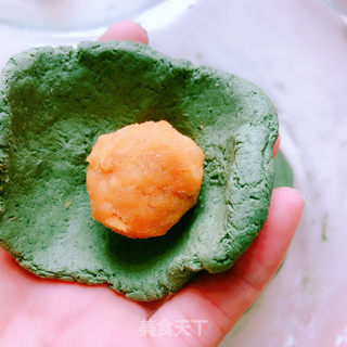 蛋黄肉松艾草粿的做法步骤：6