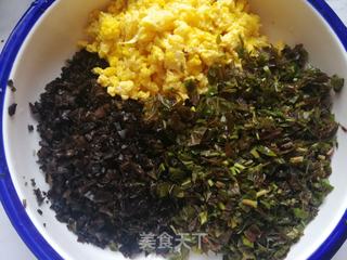 香椿木耳鸡蛋素饺的做法步骤:5