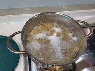 意大利培根蘑菇面-奶香浓郁的做法步骤:4