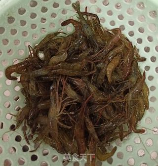 葱姜柠檬汁小河虾的做法步骤：1